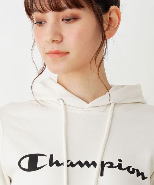 Champion（チャンピオン）の「Champion　ロゴパーカー（パーカー・レディース・オフホワイト/グレー/ブラック・02）」の7枚目の写真