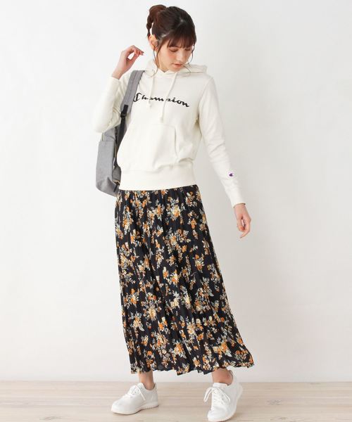 Champion（チャンピオン）の「Champion　ロゴパーカー（パーカー・レディース・オフホワイト/グレー/ブラック・02）」の10枚目の写真