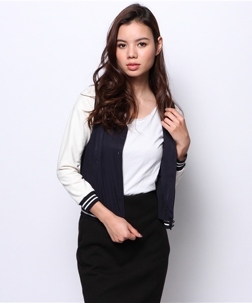 JENEVIEVE（ジュヌヴィエーヴ）の「スタジアムジャンパー（ブルゾン・レディース・ネイビー/ベージュ・1）」の2枚目の写真