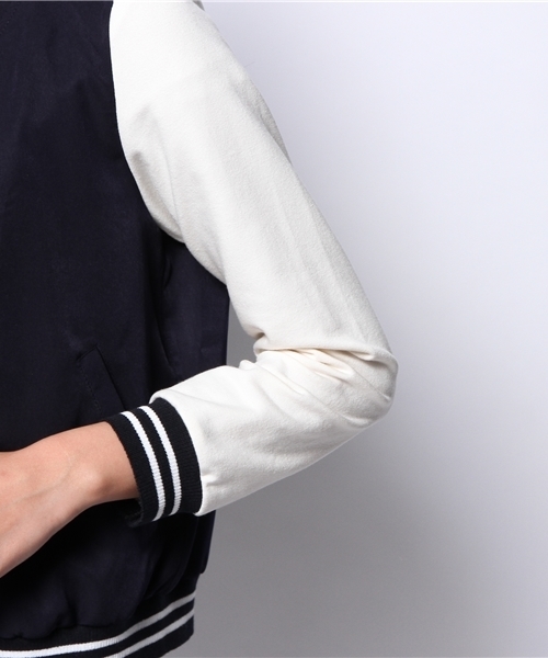 JENEVIEVE（ジュヌヴィエーヴ）の「スタジアムジャンパー（ブルゾン・レディース・ネイビー/ベージュ・1）」の6枚目の写真