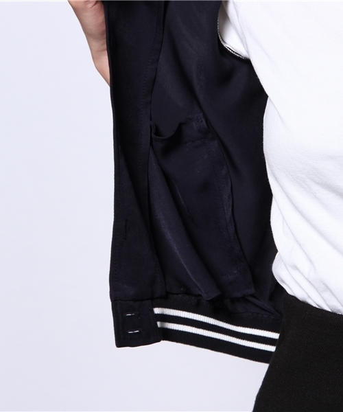 JENEVIEVE（ジュヌヴィエーヴ）の「スタジアムジャンパー（ブルゾン・レディース・ネイビー/ベージュ・1）」の3枚目の写真