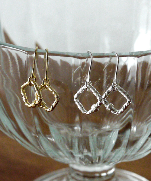 mille blanc(ミルブラン)の「ロープスクエアフックピアス(ピアス(両耳用)・レディース・ゴールド/シルバー・FREE)」の4枚目の写真