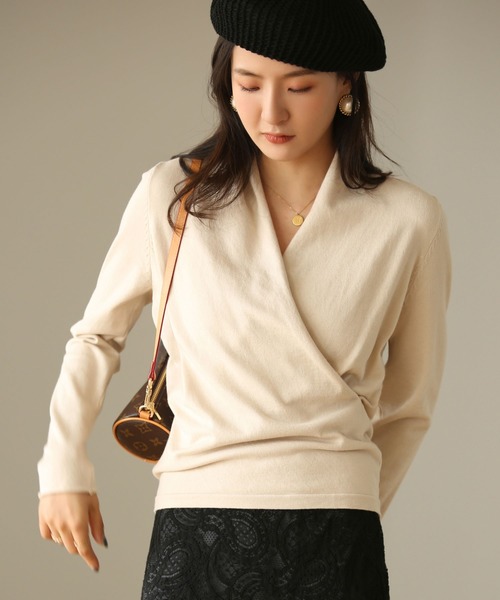 SAISON DE PAPILLON（セゾンドパピヨン）の「カシュクールネックニットトップス（ニット/セーター・レディース・ブルー/ネイビー/ブラック/ベージュ/モカ/キャメル/ピンク/パープル/ブラウン/カーキ/チャコール/アイボリー/ダークブラウン/グリーン系その他・S/M/L/XL）」の7枚目の写真