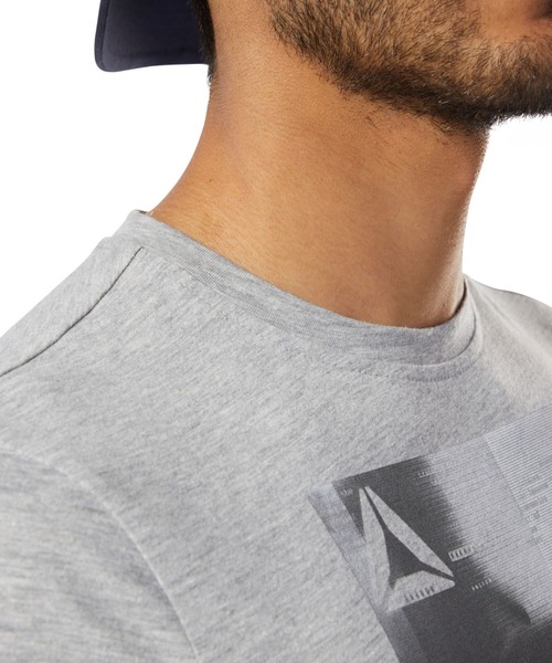 Reebok（リーボック）の「グラフィック シリーズ ワン シリーズ トレーニング フォト プリントTシャツ［Graphic Series One Series Training Photo Print Tee］（Tシャツ/カットソー・メンズ・ホワイト/グレー・SMALL/MEDIUM/XXX-LARGE/LARGE/X-LARGE/XX-LARGE）」の7枚目の写真
