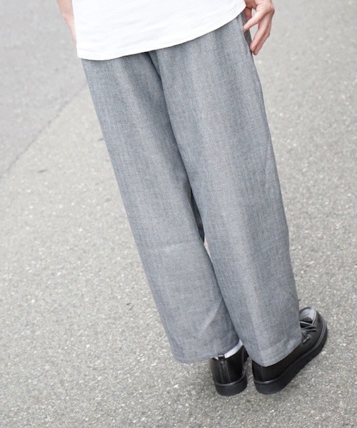 Milok（ミロック）の「EASY SUMMER TROUSERS（スラックス・メンズ・グレー/オリーブ・44/46）」の2枚目の写真