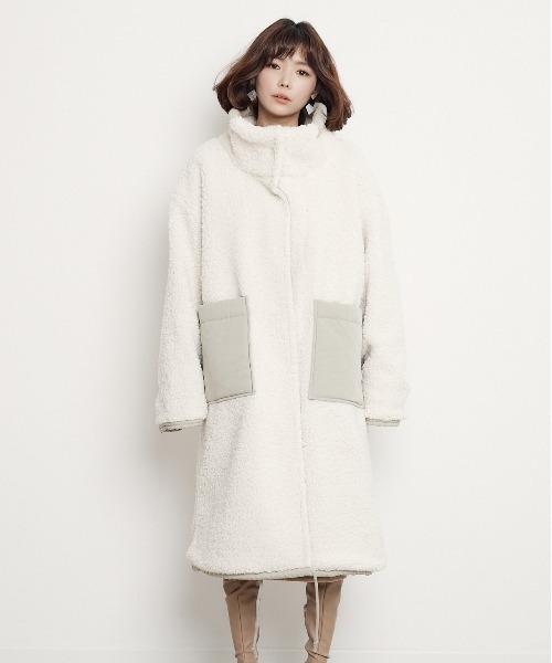 miniyu(ミニュウ)の「ボアフリース・リバーシブルロングコート(その他アウター)」|カーキ