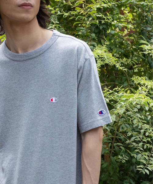 Champion(チャンピオン)の「WEGO/【一部店舗限定】Champion チャンピオン 刺繍半袖Tシャツ(Tシャツ/カットソー・メンズ・ホワイト/ブラック/ネイビー/レッド/ライム/イエロー/オートミール/杢グレー/ダークグリーン/ターコイズブルー/ライトイエロー/オレンジ系その他/ブラウン・SMALL/MEDIUM/LARGE/X-LARGE)」の4枚目の写真
