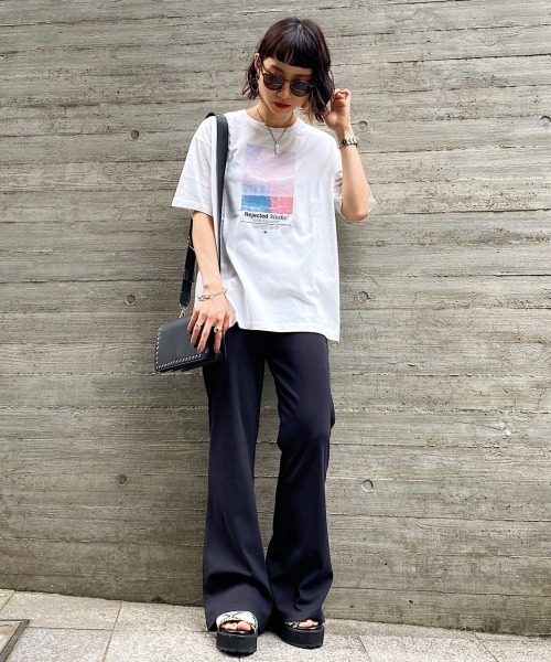 PAGEBOY（ページボーイ）の「モードグラフィックTシャツ（Tシャツ/カットソー・レディース・オフホワイト/ブラック・FREE）」の4枚目の写真