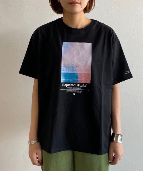 PAGEBOY（ページボーイ）の「モードグラフィックTシャツ（Tシャツ/カットソー・レディース・オフホワイト/ブラック・FREE）」の5枚目の写真