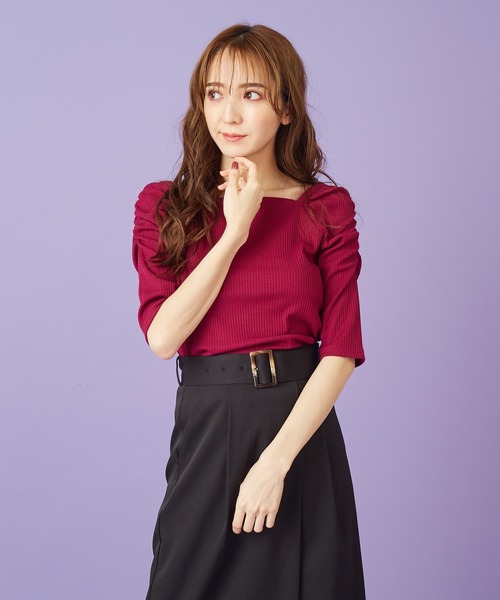 MIIA（ミーア）の「パワーショルダーカットプルオーバー（Tシャツ/カットソー・レディース・ベージュ/ボルドー/パープル系その他/ブラック/パープル・FREE）」の4枚目の写真