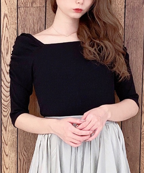 MIIA（ミーア）の「パワーショルダーカットプルオーバー（Tシャツ/カットソー・レディース・ベージュ/ボルドー/パープル系その他/ブラック/パープル・FREE）」の2枚目の写真