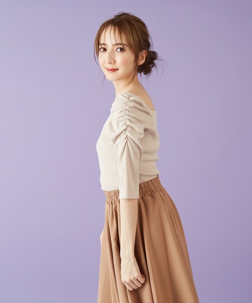 MIIA（ミーア）の「パワーショルダーカットプルオーバー（Tシャツ/カットソー・レディース・ベージュ/ボルドー/パープル系その他/ブラック/パープル・FREE）」の19枚目の写真