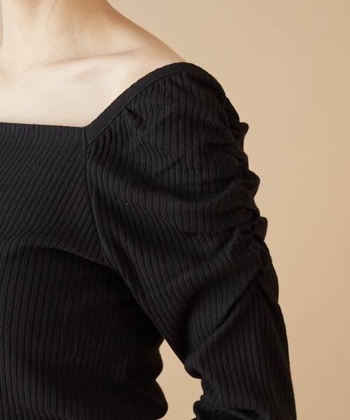 MIIA（ミーア）の「パワーショルダーカットプルオーバー（Tシャツ/カットソー・レディース・ベージュ/ボルドー/パープル系その他/ブラック/パープル・FREE）」の11枚目の写真