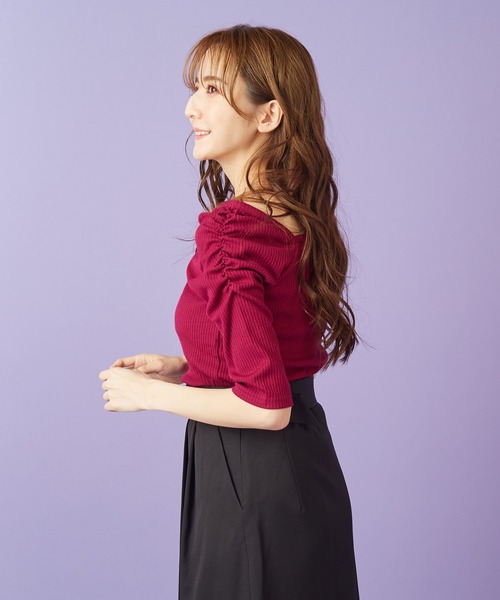 MIIA（ミーア）の「パワーショルダーカットプルオーバー（Tシャツ/カットソー・レディース・ベージュ/ボルドー/パープル系その他/ブラック/パープル・FREE）」の15枚目の写真