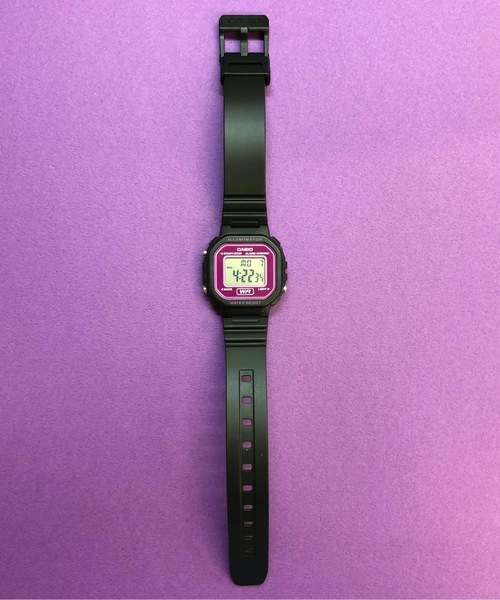 CASIO(カシオ)の「CASIO 腕時計 スタンダード デジタル LA-20WH(デジタル腕時計・レディース・ピンク/ブラック×パープル/ブラック×ブルー/ブラック×ブラック/ブラック×イエロー/グレー×ピンク/ブルー/ブラック・FREE)」の3枚目の写真