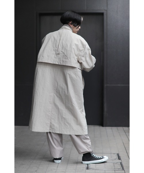 CREARE -LINO-（クレアーレリノ）の「スタンド衿オーバーサイズレイヤードコート（ステンカラーコート・メンズ・ブラック/オフホワイト/カーキ・M/L）」の16枚目の写真