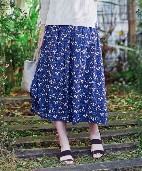 J.PRESS(ジェイプレス)の「【洗える】リバティプリント スカート(スカート・レディース・ベージュ系5/ネイビー系5・7/11/9/13)」の2枚目の写真