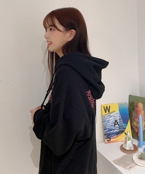 ONA(オーエヌエー)の「『ONA/オーエヌエー』2ND EARTH BASEMENT PRINTING HOODIE/韓国ブランド ユニセックス アース ベースメント プリント フーディー プルオーバーパーカー(パーカー・メンズ・ブラック/グレー・FREE)」の9枚目の写真