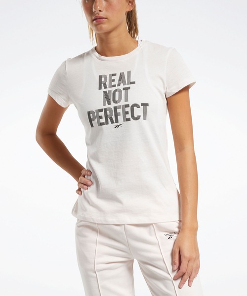 Reebok（リーボック）の「トレーニング エッセンシャルズ グラフィック Tシャツ / Training Essentials Graphic Tee（Tシャツ/カットソー・レディース・ホワイト/ピンク・SMALL/MEDIUM/LARGE/X-LARGE/X-SMALL）」の2枚目の写真