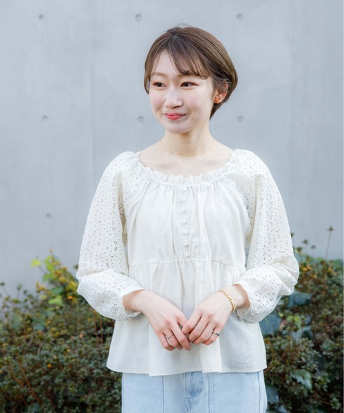 flower(フラワー)の「ブルームレーストップ(シャツ/ブラウス・レディース・ホワイト/ブルー・FREE)」の12枚目の写真