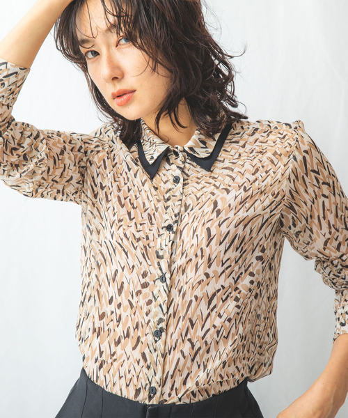 NARACAMICIE(ナラカミーチェ)の「幾何ラメストライプダブル衿ブラウス(シャツ/ブラウス・レディース・ベージュ・SMALL/LARGE/MEDIUM/XXX-LARGE/XX-LARGE/X-LARGE)」の17枚目の写真
