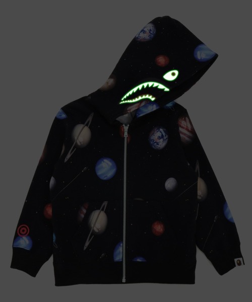 A BATHING APE（アベイシングエイプ）の「BAPE GALAXY SHARK ZIP
