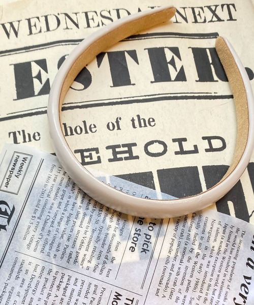 WEGO(ウィゴー)の「WEGO/エナメルカチューシャ(カチューシャ・レディース・サックスブルー/キャメル/カーキ/オフホワイト/ブラック・FREE)」の2枚目の写真