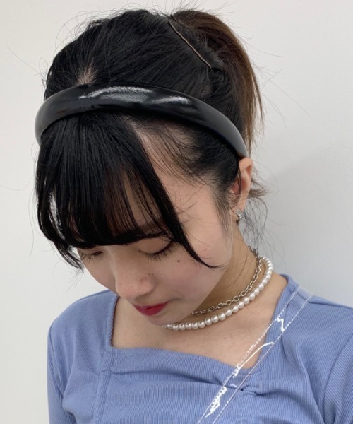 WEGO(ウィゴー)の「WEGO/エナメルカチューシャ(カチューシャ・レディース・サックスブルー/キャメル/カーキ/オフホワイト/ブラック・FREE)」の3枚目の写真