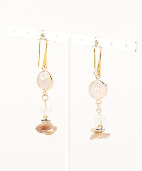 tone(トーン)の「【lensa】天然バロックパール×天然シェルのゴールドピアス(MA)(ピアス(両耳用)・レディース・ゴールド・FREE)」の2枚目の写真