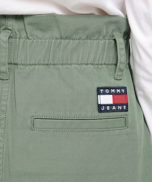 tommy jeans（トミー ジーンズ）の「フラッグロゴバッジワークスカート（スカート・レディース・カーキ・X-SMALL/SMALL/MEDIUM）」の5枚目の写真