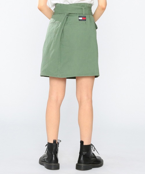 tommy jeans（トミー ジーンズ）の「フラッグロゴバッジワークスカート（スカート・レディース・カーキ・X-SMALL/SMALL/MEDIUM）」の8枚目の写真