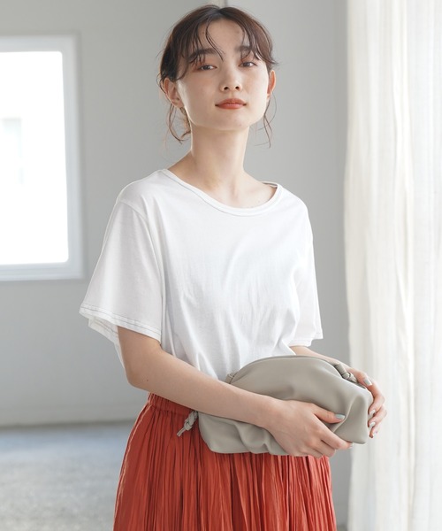 AMERICAN HOLIC（アメリカンホリック）の「クルーネックベーシック半袖カットプルオーバー（Tシャツ/カットソー・レディース・チャコールグレー/ライトグレー/イエロー/ブラック系その他4/オフホワイト・S/M/L）」の2枚目の写真