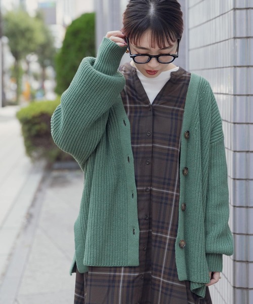 ITEMS URBANRESEARCH(アイテムズ アーバンリサーチ)の「片畦ボリュームニットカーディガン(カーディガン/ボレロ・レディース・グリーン/ブラウン/イエロー/ベージュ/ブラック・FREE)」の4枚目の写真