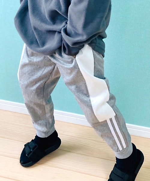 THE CASUAL（カジュアル）の「ライン入り 切替 ジョガーパンツ キッズ（その他パンツ・キッズ・ブラック/ブルー系その他/杢グレー/グレー系その他/チャコール/ネイビー/ベージュ系その他/グレー系その他2/ベージュ/ブラック系その他・140cm/150cm/130cm/110cm/160cm/120cm）」の5枚目の写真