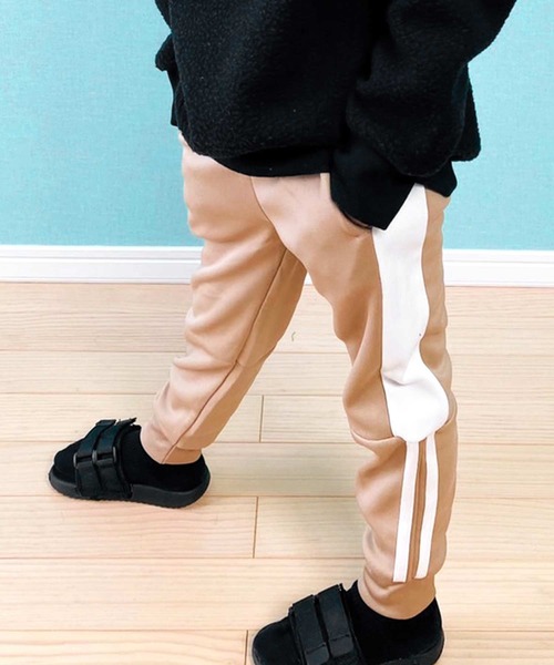 THE CASUAL（カジュアル）の「ライン入り 切替 ジョガーパンツ キッズ（その他パンツ・キッズ・ブラック/ブルー系その他/杢グレー/グレー系その他/チャコール/ネイビー/ベージュ系その他/グレー系その他2/ベージュ/ブラック系その他・140cm/150cm/130cm/110cm/160cm/120cm）」の9枚目の写真