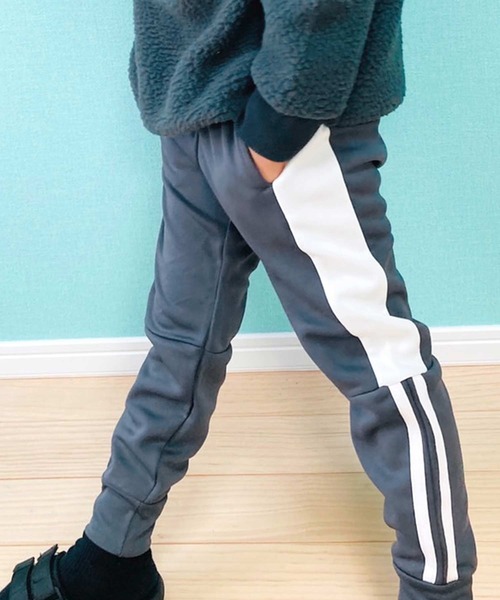 THE CASUAL（カジュアル）の「ライン入り 切替 ジョガーパンツ キッズ（その他パンツ・キッズ・ブラック/ブルー系その他/杢グレー/グレー系その他/チャコール/ネイビー/ベージュ系その他/グレー系その他2/ベージュ/ブラック系その他・140cm/150cm/130cm/110cm/160cm/120cm）」の7枚目の写真