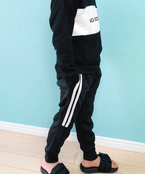 THE CASUAL（カジュアル）の「ライン入り 切替 ジョガーパンツ キッズ（その他パンツ・キッズ・ブラック/ブルー系その他/杢グレー/グレー系その他/チャコール/ネイビー/ベージュ系その他/グレー系その他2/ベージュ/ブラック系その他・140cm/150cm/130cm/110cm/160cm/120cm）」の16枚目の写真