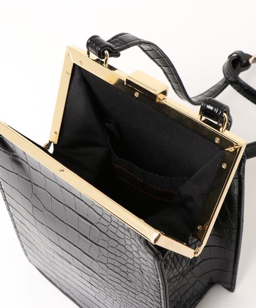 AULI(アウリィ)の「クロコ柄スクエアロックショルダーバッグ(ショルダーバッグ・レディース・ブラック/ブラウン/グレイッシュベージュ・FREE)」の7枚目の写真