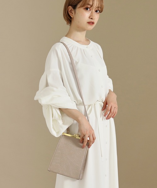 AULI(アウリィ)の「クロコ柄スクエアロックショルダーバッグ(ショルダーバッグ・レディース・ブラック/ブラウン/グレイッシュベージュ・FREE)」の3枚目の写真