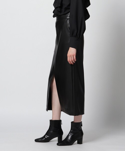 DRESSTERIOR（ドレステリア）の「◆【スタイリスト亀恭子さんコラボアイテム】フェイクレザースカート（スカート・レディース・ベージュ/ブラック・36/34/40/38）」の11枚目の写真