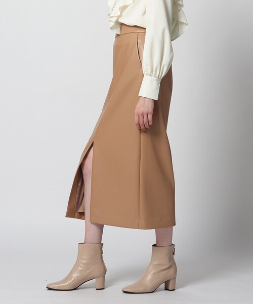 DRESSTERIOR（ドレステリア）の「◆【スタイリスト亀恭子さんコラボアイテム】フェイクレザースカート（スカート・レディース・ベージュ/ブラック・36/34/40/38）」の7枚目の写真