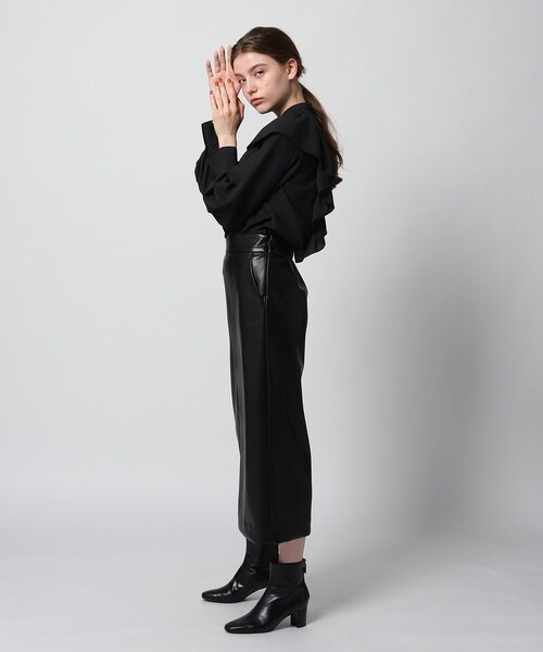 DRESSTERIOR（ドレステリア）の「◆【スタイリスト亀恭子さんコラボアイテム】フェイクレザースカート（スカート・レディース・ベージュ/ブラック・36/34/40/38）」の8枚目の写真