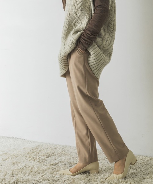 URBAN RESEARCH（アーバンリサーチ）の「ウォッシャブルウールドロストテーパードパンツ（その他パンツ・レディース・チャコールグレー/ブラック/ベージュ・34/36/38）」の15枚目の写真