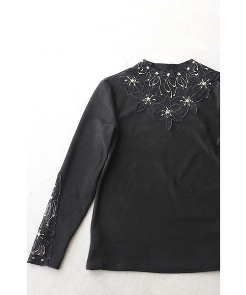 cawaii(カワイイ)の「華やぐ花刺繍あったかインナー トップス(Tシャツ/カットソー・レディース・ブラック・FREE)」の2枚目の写真