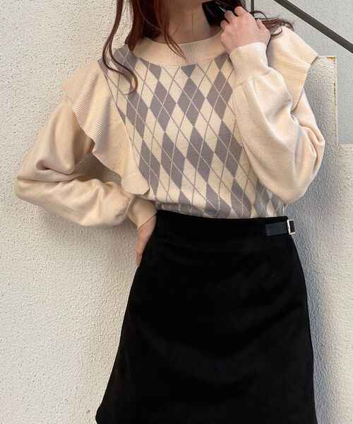 MAJESTIC LEGON(マジェスティックレゴン)の「クラシカルパターンフリルニット(ニット/セーター・レディース・ホワイト系その他2/ブラック系その他/グレー系その他/ブラック系その他2/ブラウン系その他2・MEDIUM)」の4枚目の写真