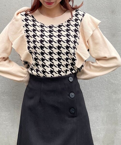 MAJESTIC LEGON(マジェスティックレゴン)の「クラシカルパターンフリルニット(ニット/セーター・レディース・ホワイト系その他2/ブラック系その他/グレー系その他/ブラック系その他2/ブラウン系その他2・MEDIUM)」の2枚目の写真