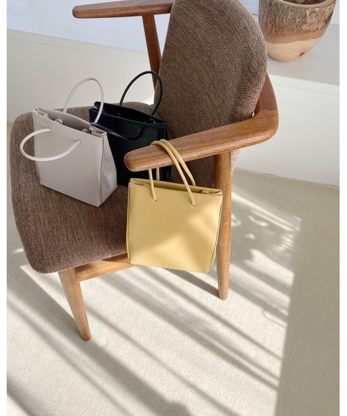 RAY CASSIN（レイカズン）の「コンパクトハンドバッグ（ショルダーバッグ・レディース・ブラック/イエロー/キナリ・FREE）」の4枚目の写真