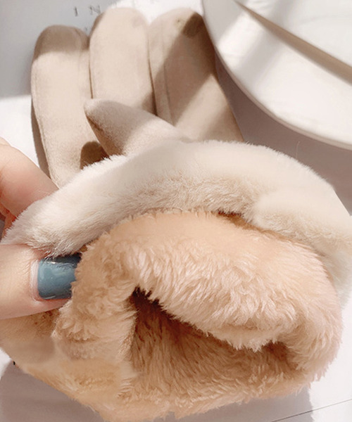 DAY CLOSET(デイ クローゼット)の「レディース スマホ対応裏起毛ふんわりファー手袋(手袋・レディース・グレー/ピンク/ブラック/ベージュ/ワイン/ダークベージュ/ダークブラウン/ブラウン/ダークグレー/ブルー・ONE SIZE)」の18枚目の写真