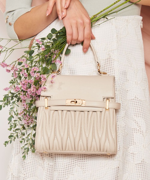 NOELA（ノエラ）の「キルティングフラップバッグ（ハンドバッグ・レディース・ブラウン/ベージュ/オフホワイト・フリー）」の2枚目の写真