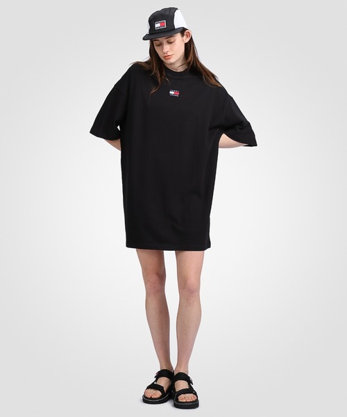 tommy jeans（トミー ジーンズ）の「バッジTシャツワンピース